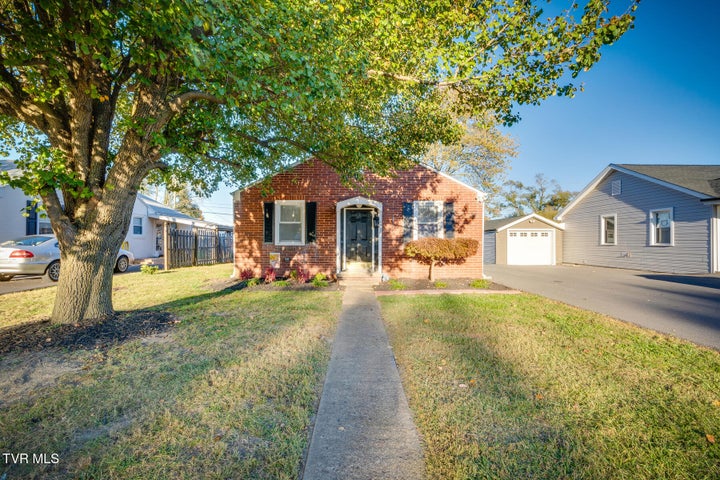 1st photo of 1528 Carolina Avenue