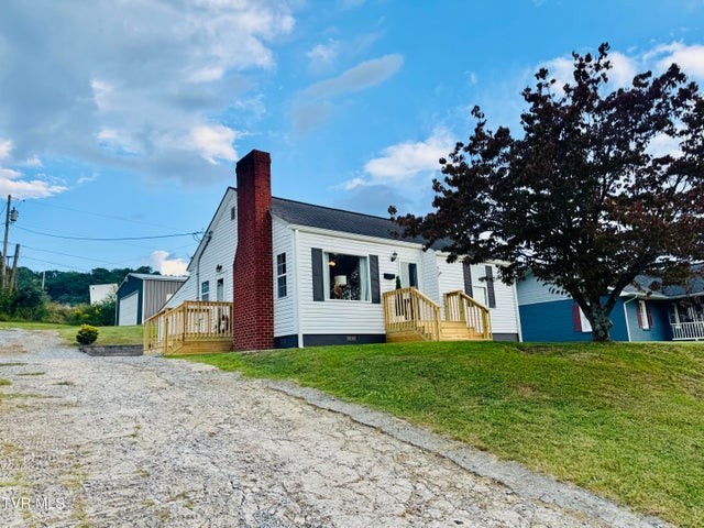 1st photo of 910 Fairview Street