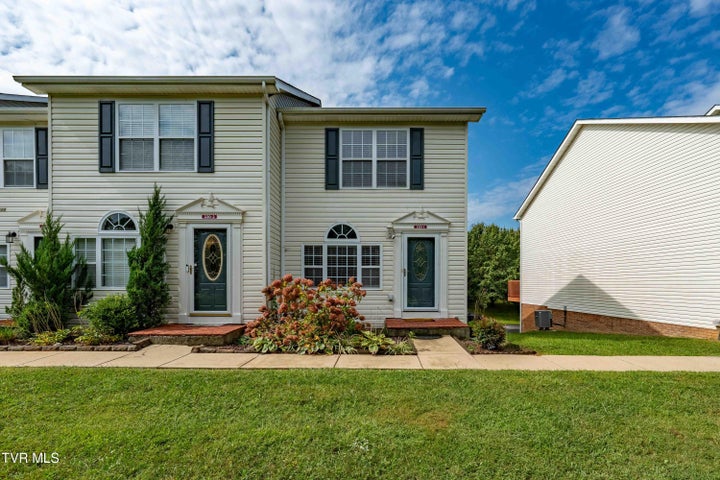 1st photo of 220 Amanda Lane