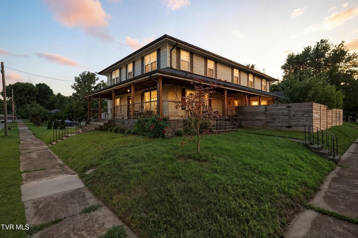 1st photo of 621 Mcarthur Avenue Avenue