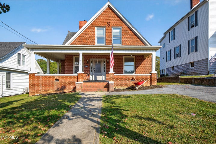 1st photo of 407 College Street