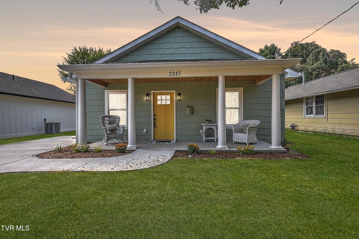 1st photo of 2217 Ashwood Avenue