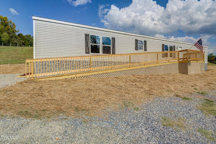 1st photo of 1295 Hwy 19e 