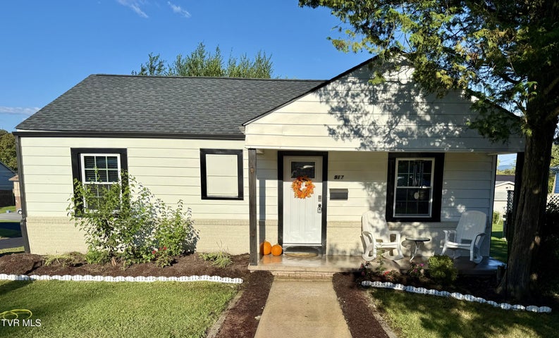 1st photo of 917 Walnut Avenue