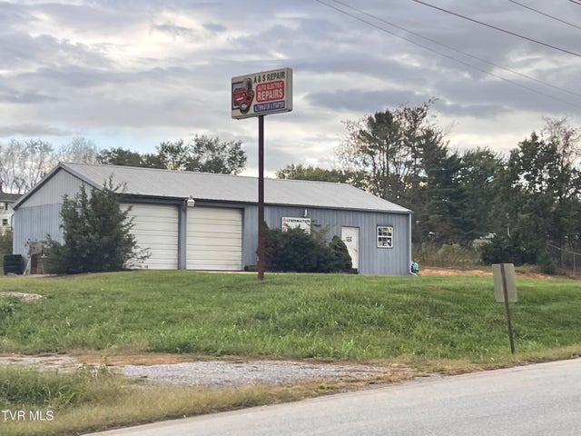 1st photo of 1930 Snapps Ferry Road