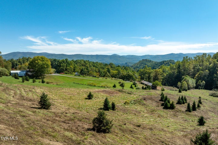 1st photo of 1311 Deer Run Road