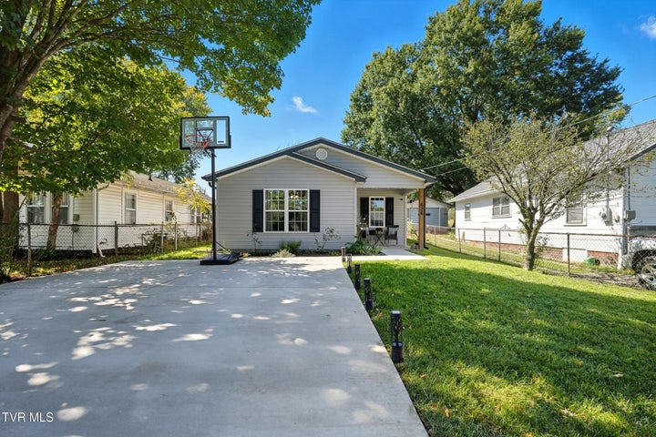 1st photo of 626 Riverside Avenue