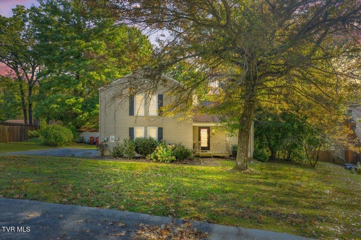 1st photo of 906 Hanson Drive
