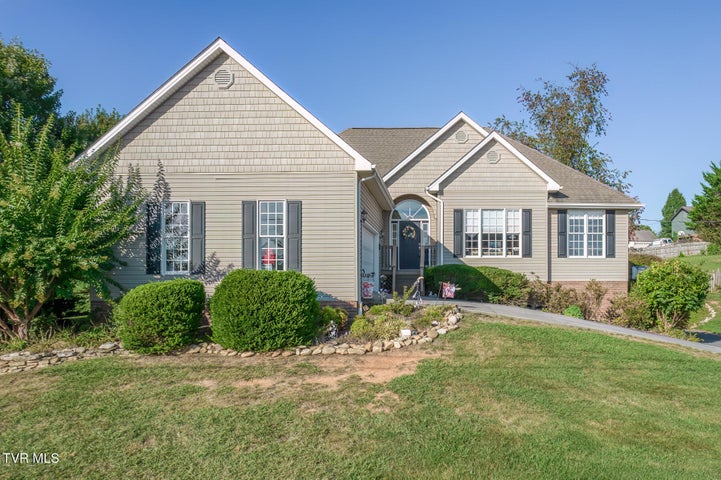 1st photo of 589 Walkers Bend Road