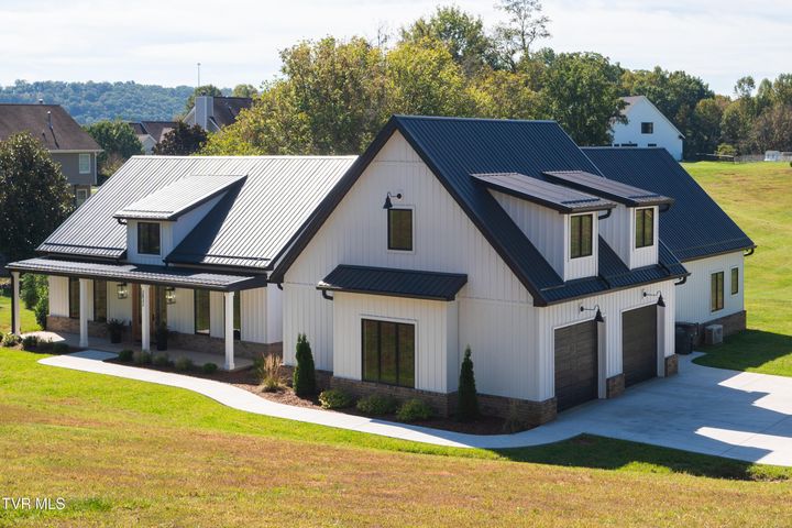 1st photo of 3832 Lake Valley Road