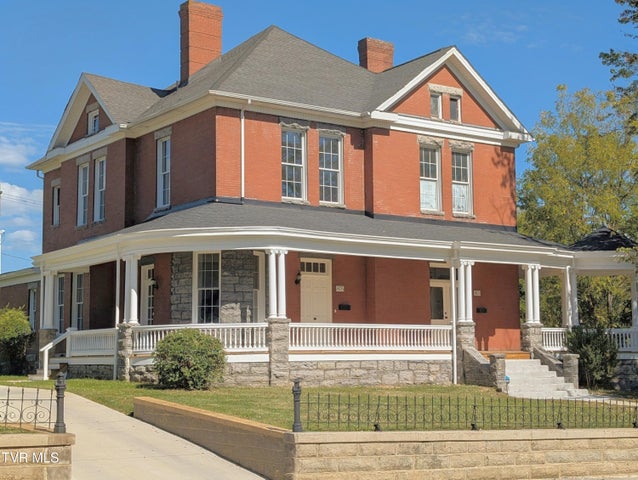 1st photo of 805 Highland Ave Avenue