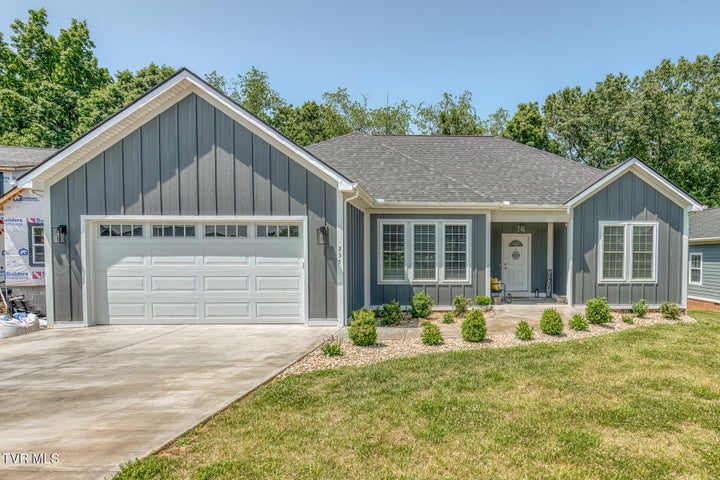 1st photo of 237 Oak View Circle