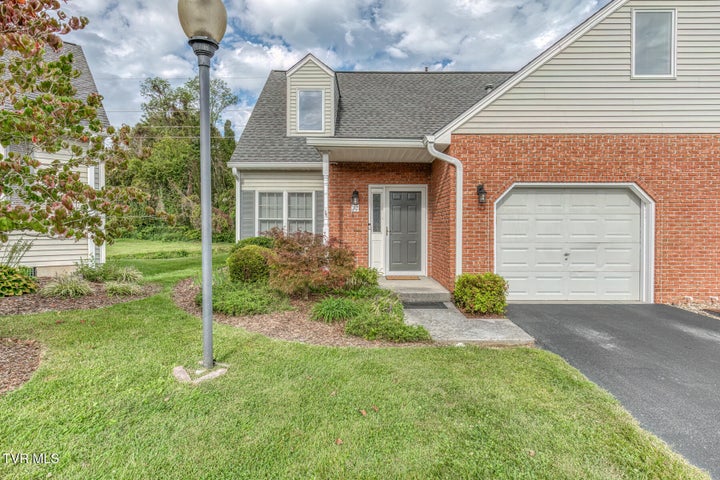 1st photo of 1725 Lakeview Drive