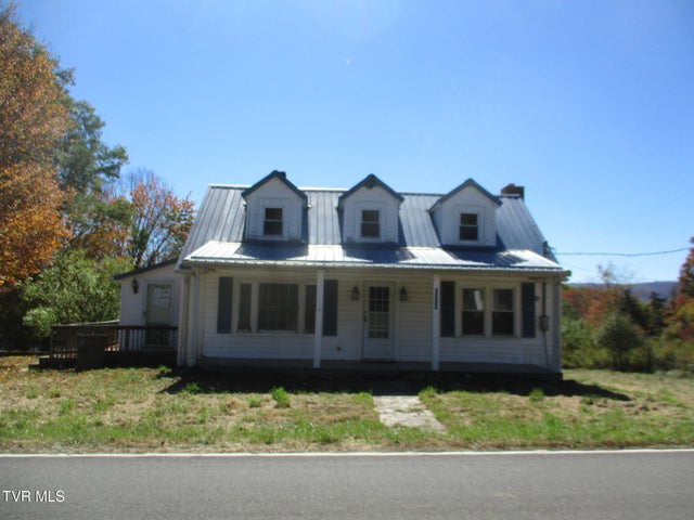 1st photo of 16727 Highlands Parkway