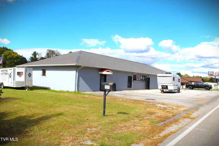 1st photo of 490 Shipley Ferry Road