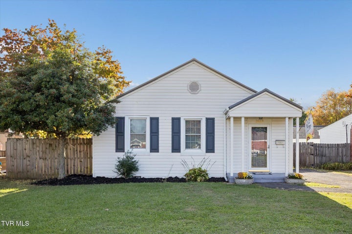 1st photo of 1613 Carolina Avenue