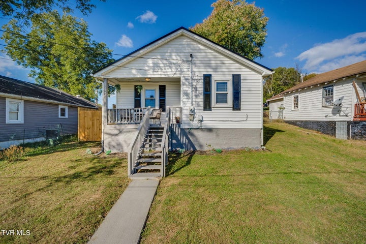 1st photo of 1208 Riverside Avenue