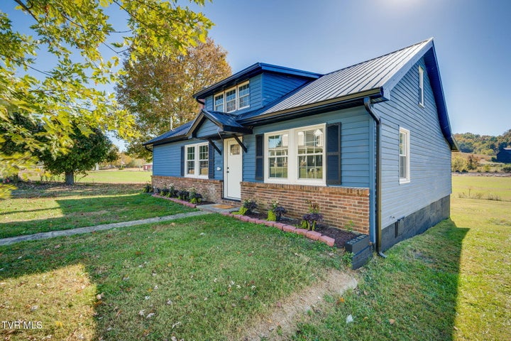 1st photo of 292 Main Street