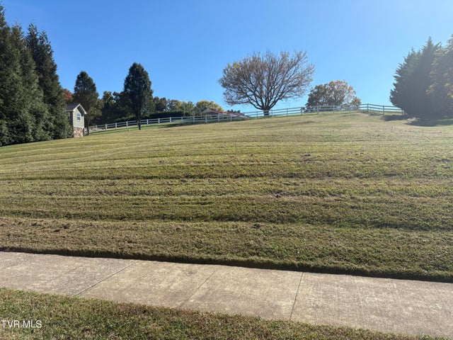 1st photo of 106 Highland Gate Drive