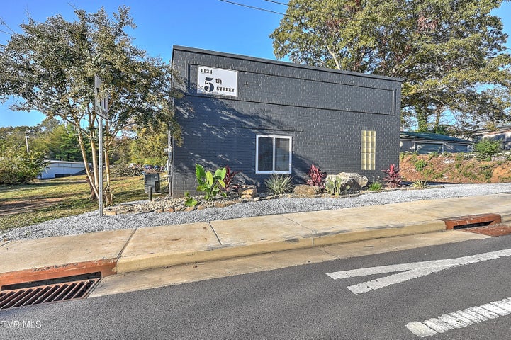 1st photo of 1124 5th Street