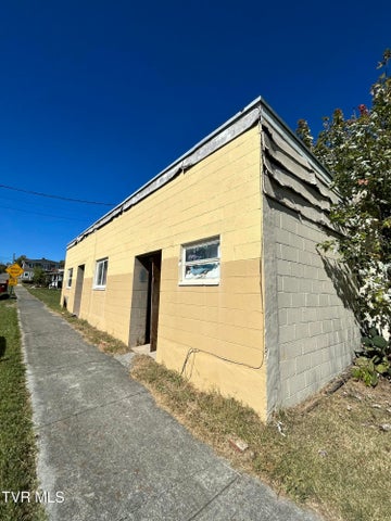 1st photo of 212 W Chilhowie Ave 