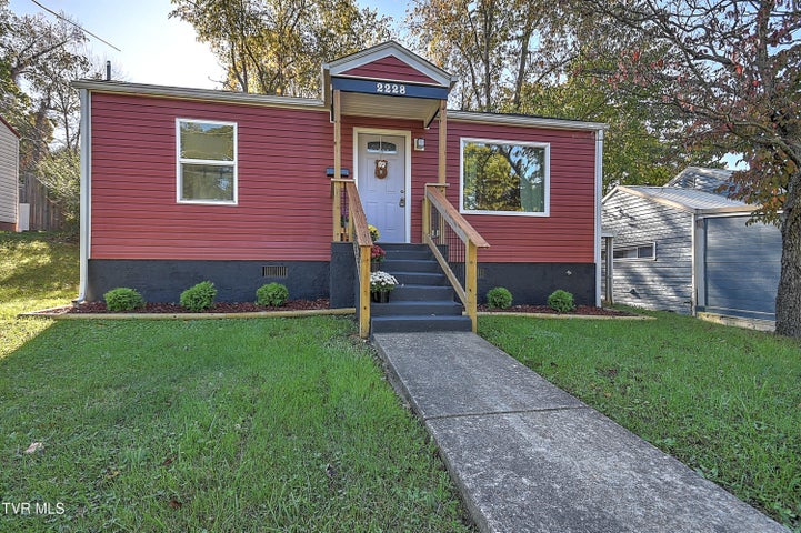 1st photo of 2228 Bay Street