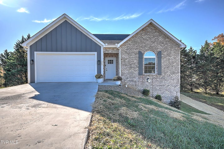 1st photo of 249 Oak View Circle