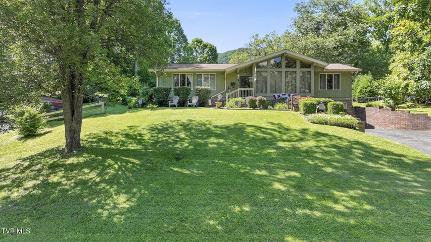 1st photo of 1511 Mountain View Avenue