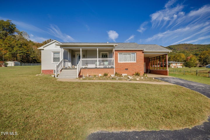 1st photo of 185 Banjo Drive