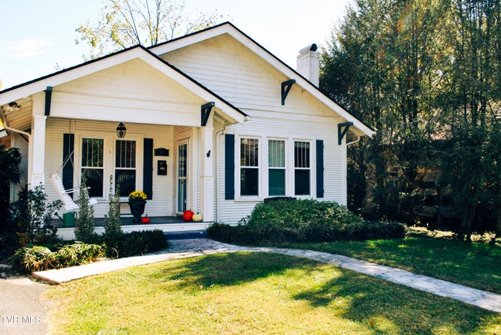 1st photo of 204 9th Avenue