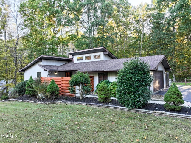 1st photo of 35 Alpine Cove