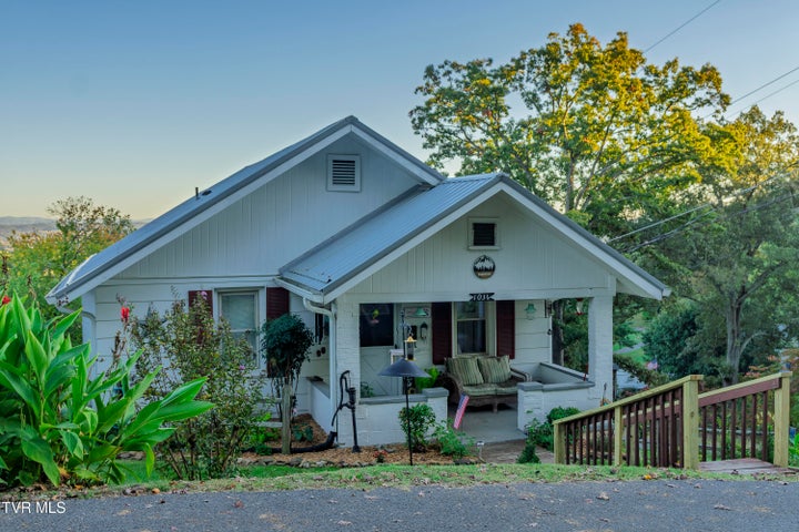 1st photo of 1036 Oak Drive Circle