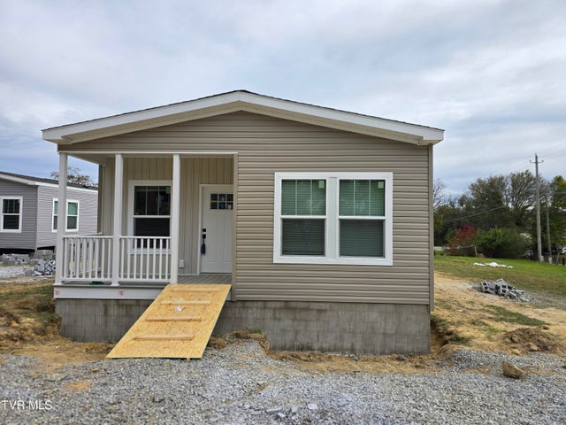 1st photo of 2204 Oak St Street