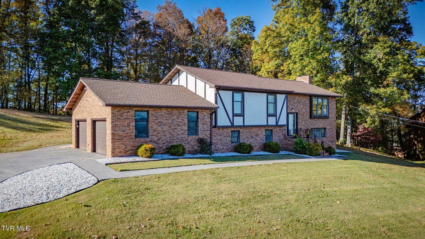 1st photo of 2316 Colonial View Road