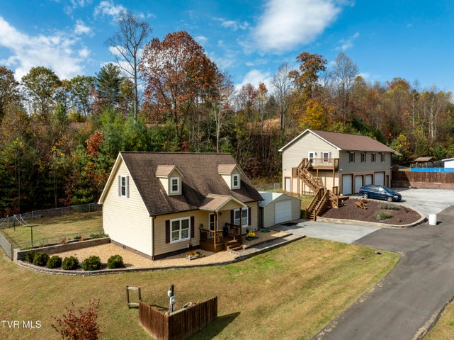 1st photo of 185 Deer Tracks Circle Road