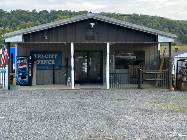 1st photo of 5015 Memorial Boulevard