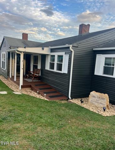 1st photo of 800 Main Street