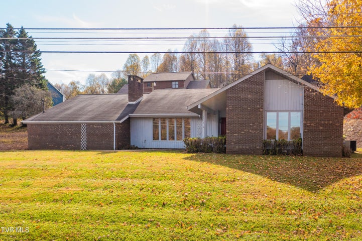 1st photo of 3514 Lakeshore Drive