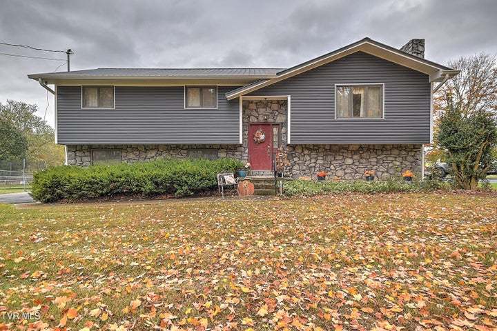 1st photo of 725 Gray Sta-Sul Springs Road