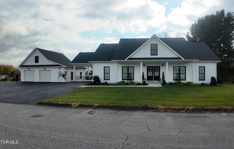 1st photo of 210 Lakeview Estates Drive