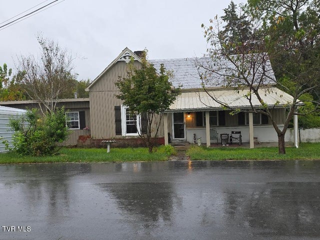 1st photo of 208 Vines Drive