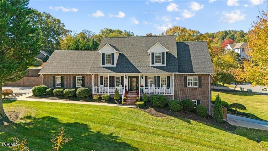 1st photo of 1 Emerald Court