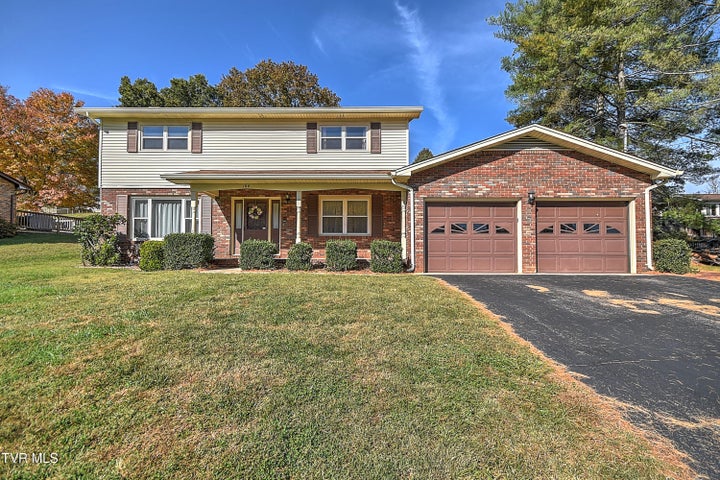 1st photo of 104 Regency Drive