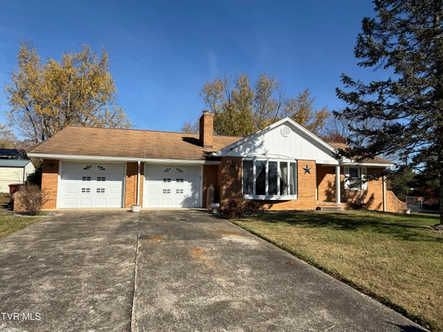 1st photo of 3303 Martin Farm Road