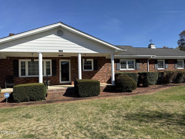 1st photo of 121 Clark Drive