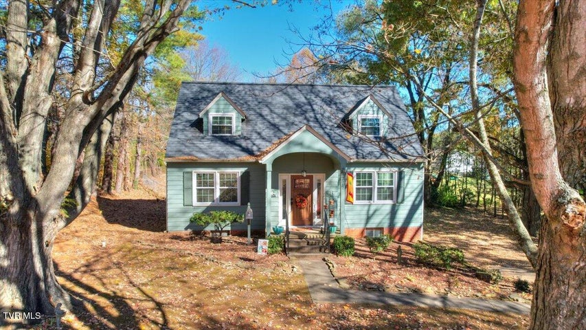 1st photo of 2517 Larkspur Drive