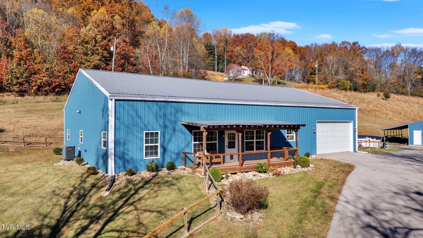 1st photo of 105 London Pvt Drive