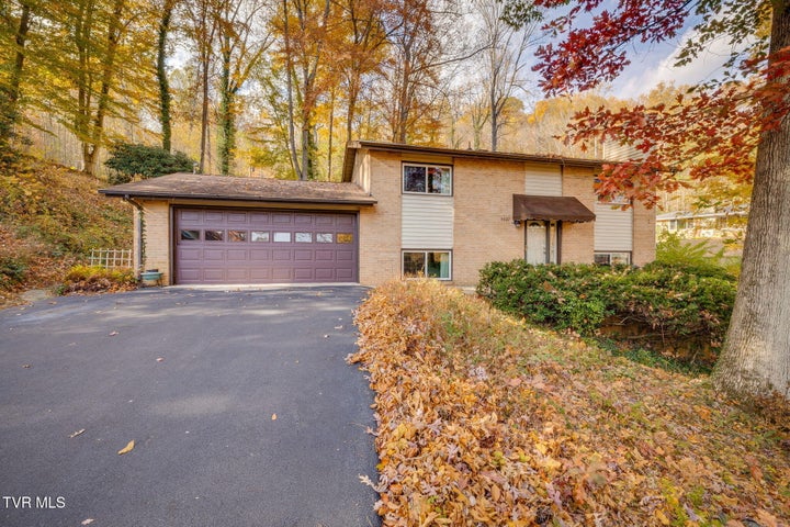 1st photo of 4422 Rustic Way 