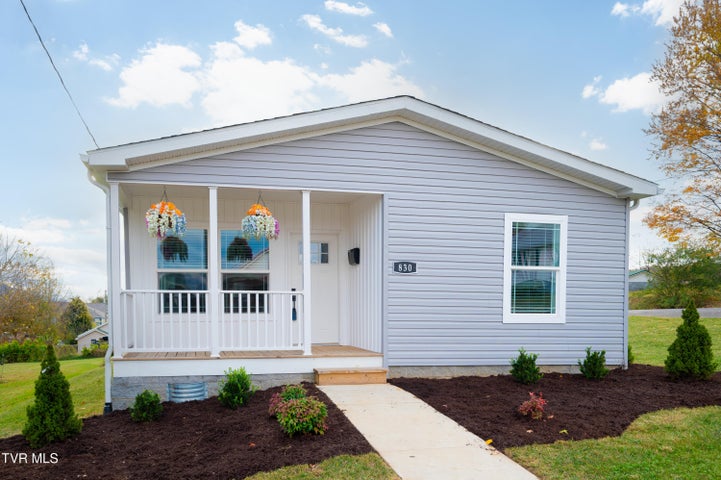 1st photo of 830 Fairview Avenue