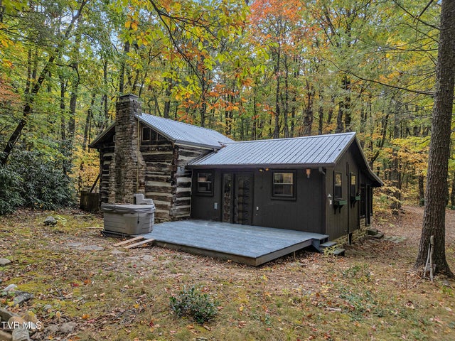 1st photo of 300 Peavine Way